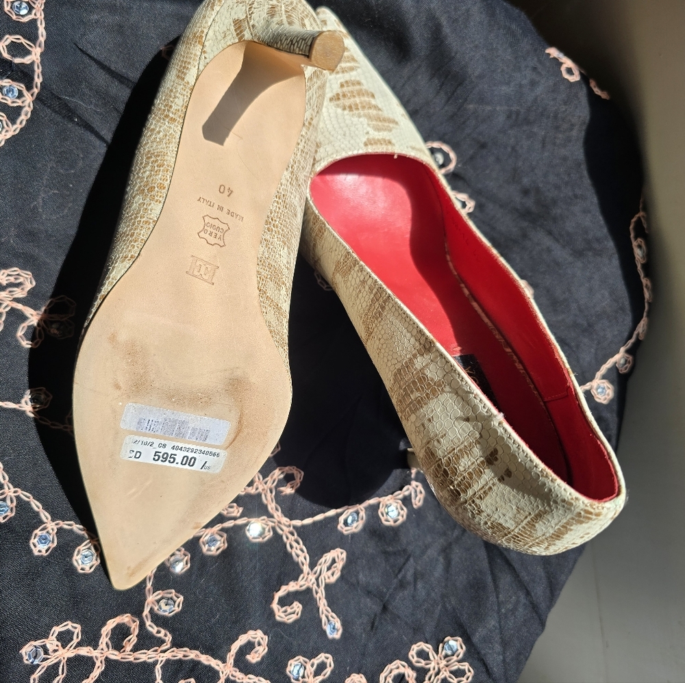Escada Cream and Tan Heels with Textured Pointed Toe - Picture 6 of 13